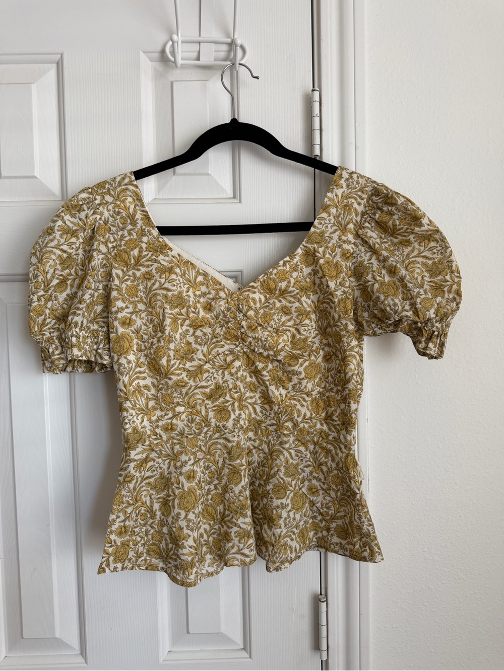 ANTONIO MELANI Mustard Floral Puff-Sleeve Peplum Top